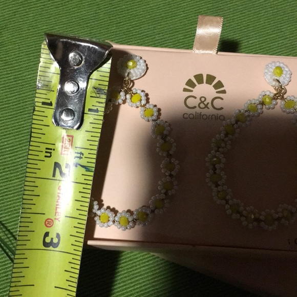 💛C&C California Beaded Designer Earrings 🤍💛🤍 - Picture 10 of 12